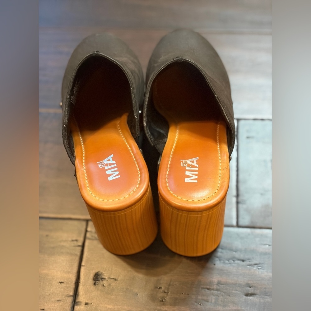 MIA charcoal Wood-like Platform Clogs & Stud Details. Chunky 90’s block heel Y2K - Picture 4 of 9